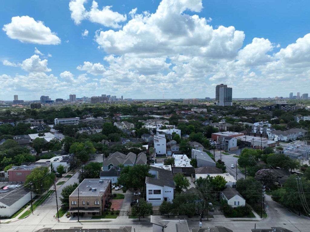 Pearl Rosemont high-rise view facing Southwest