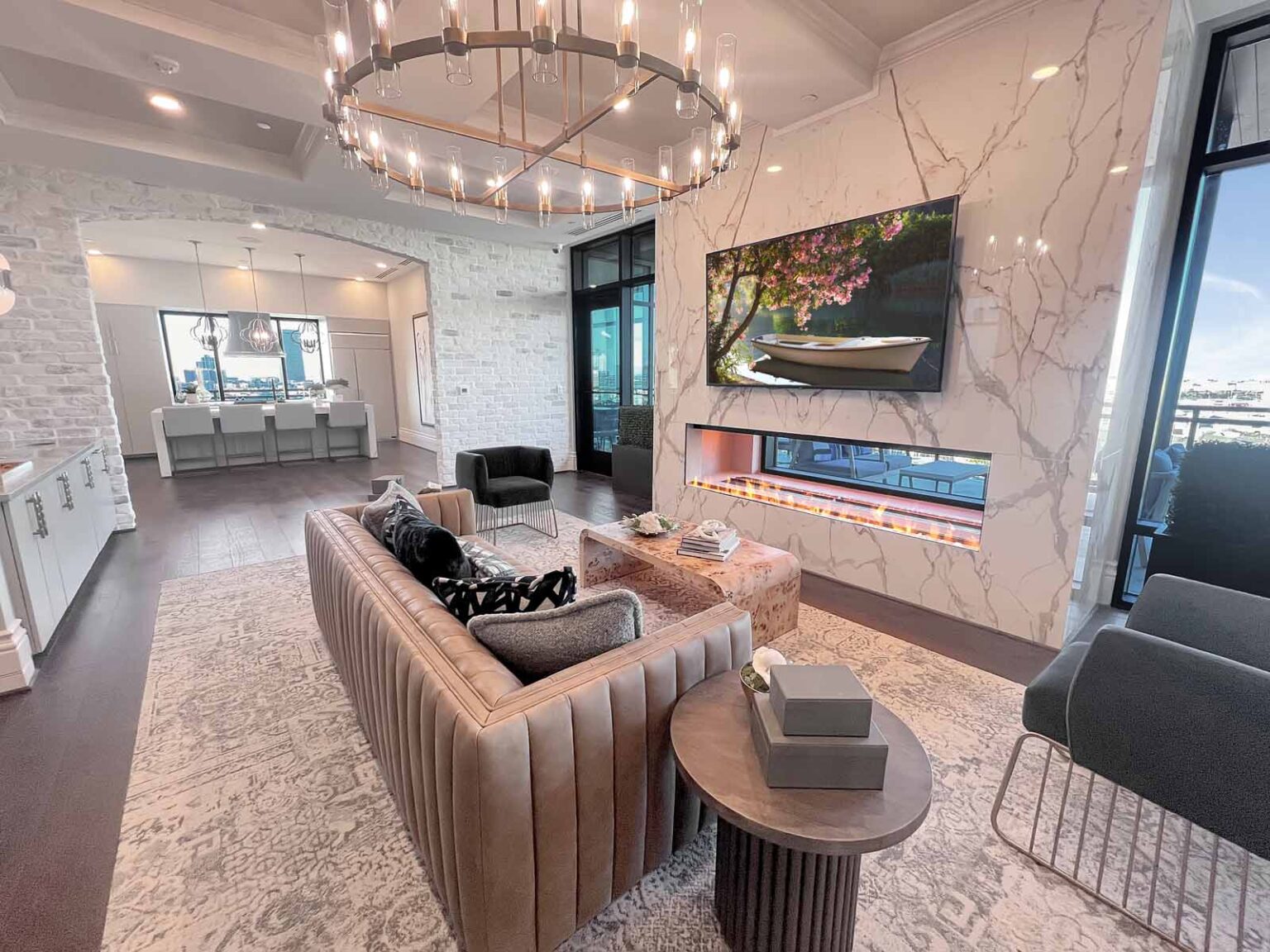 Penthouse Houston TX | 13-Story High Rise - Pearl Rosemont